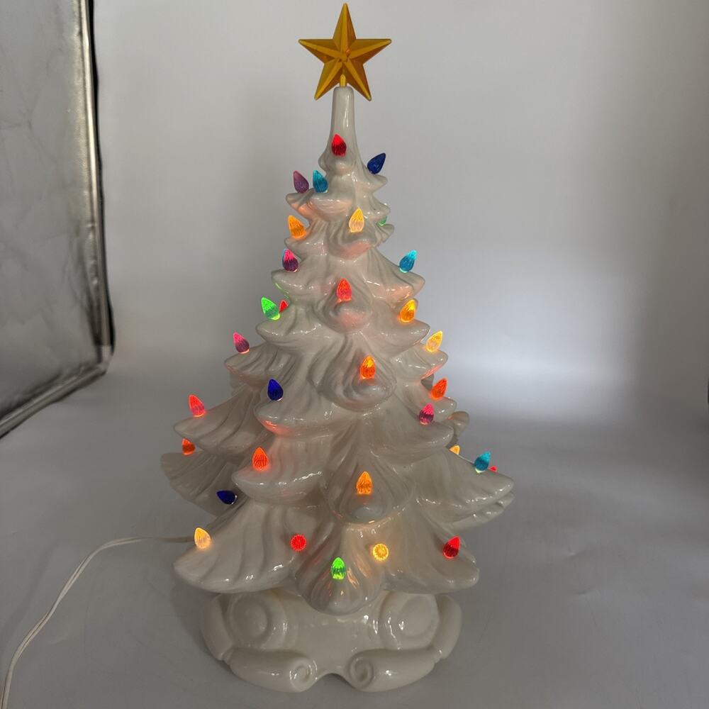 1975 Signed VINTAGE 19” Atlantic Mold White Ceramic Christmas Tree With Base